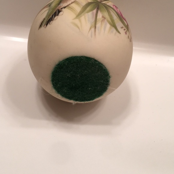 Hand painted porcelain egg - Picture 5 of 5